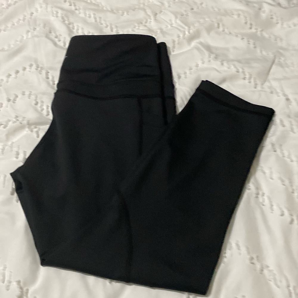 Zyia light n tight. Size 6-8. Black crop